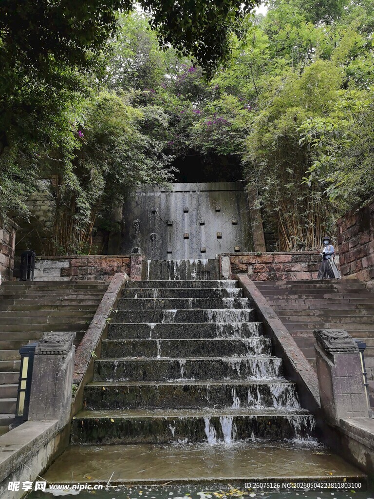 山间石阶瀑布景观