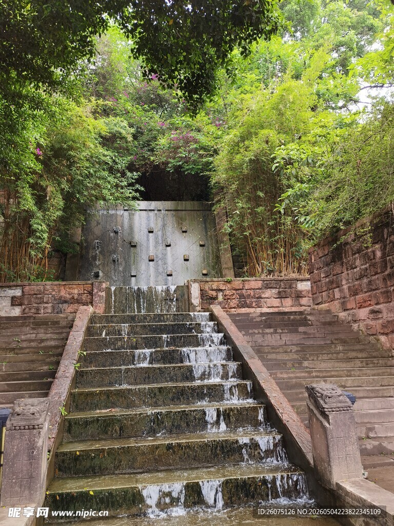 山间流水阶梯景观