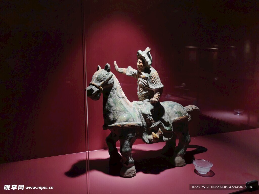 青铜骑马俑文物展示