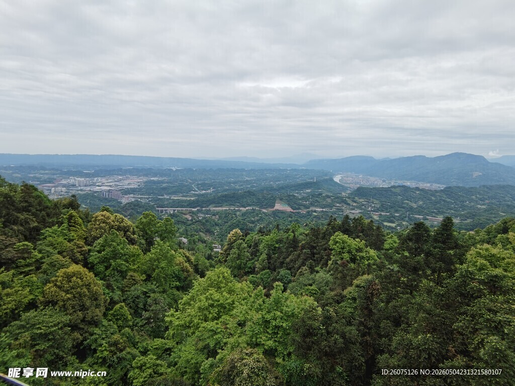 山林远眺美景