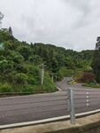 蜿蜒山间公路景观