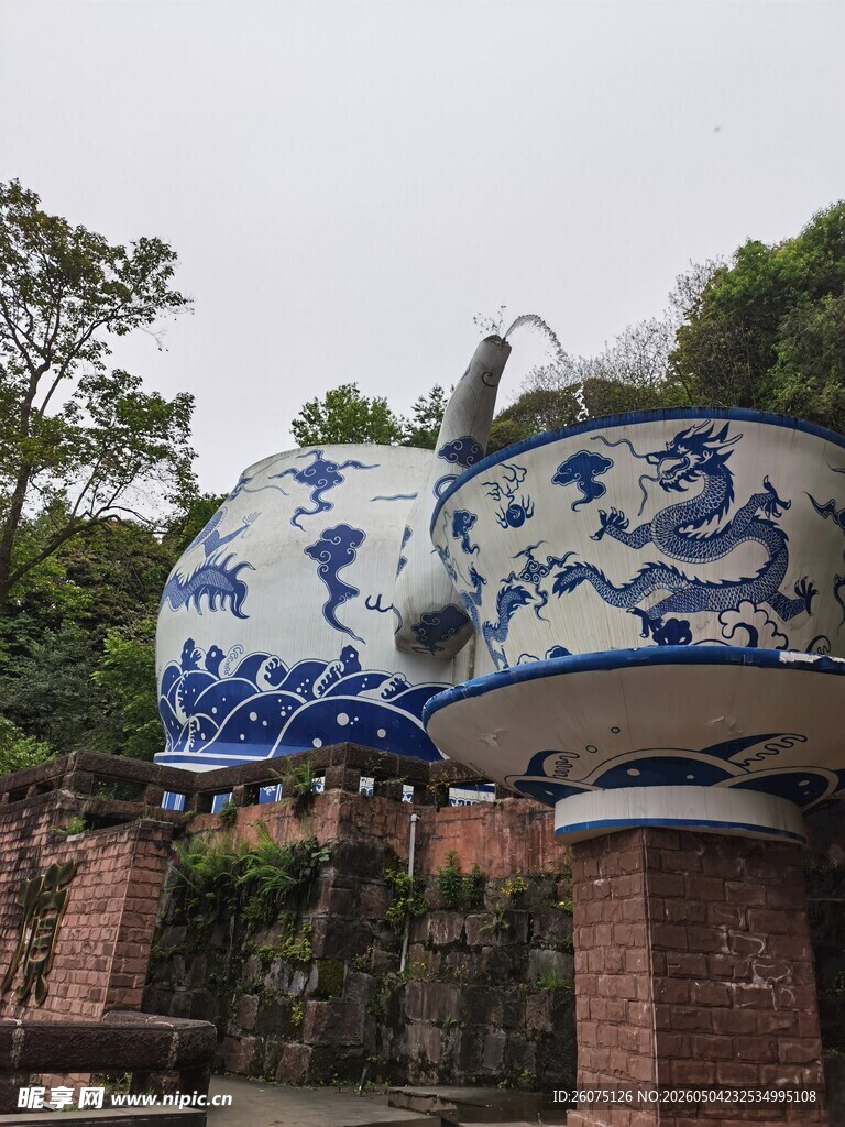 蒙顶山蓝白艺术茶器雕塑景观