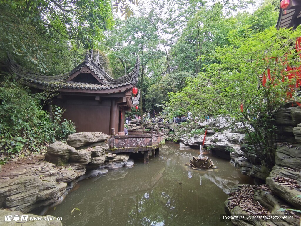 中式园林中的清幽水景