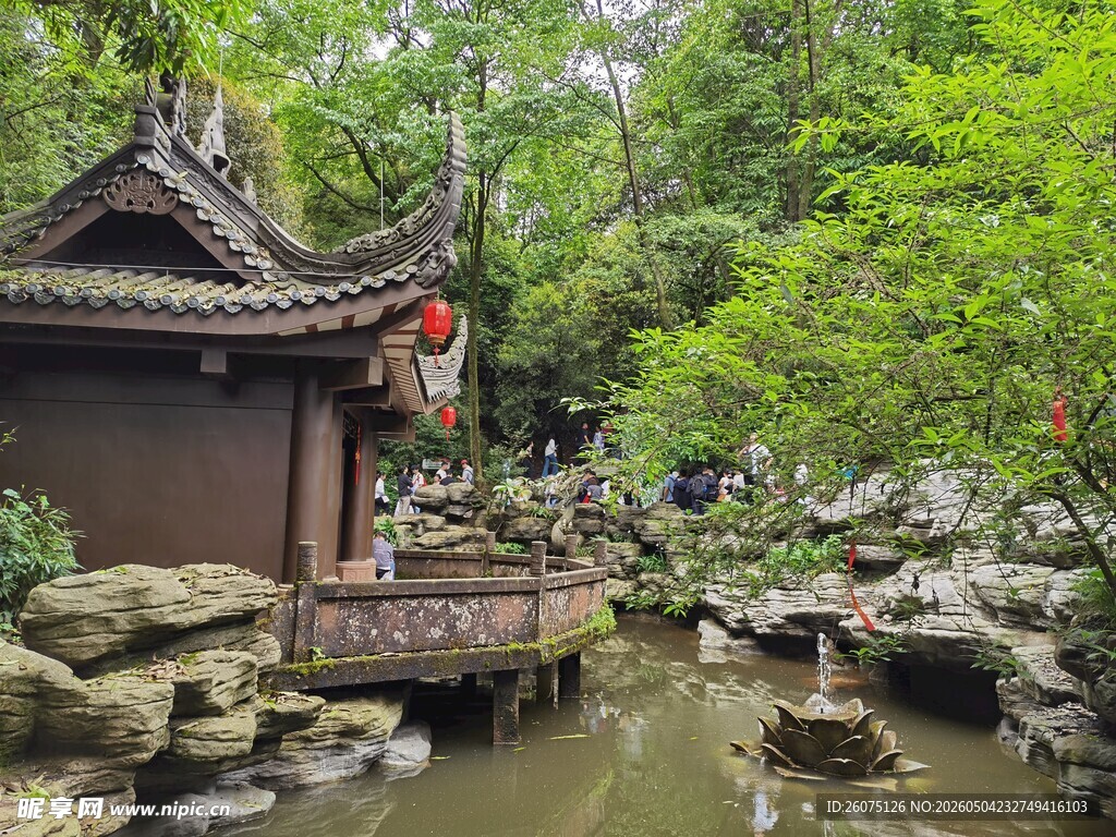 中式园林溪边古雅小屋
