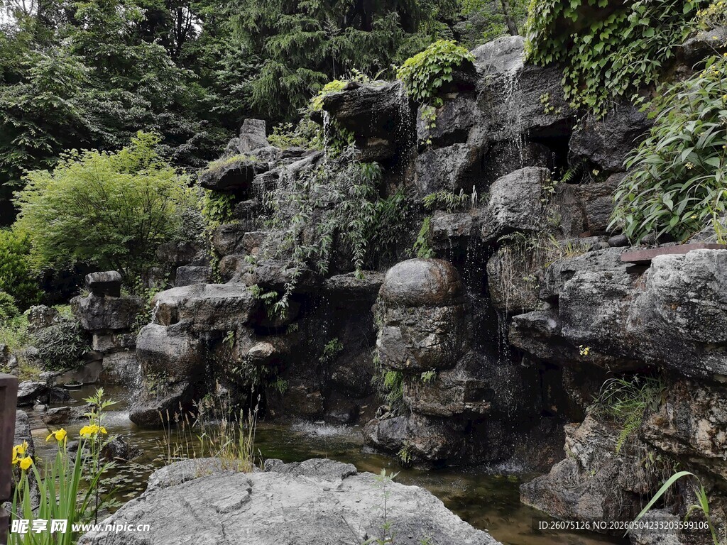 日式园林假山景观