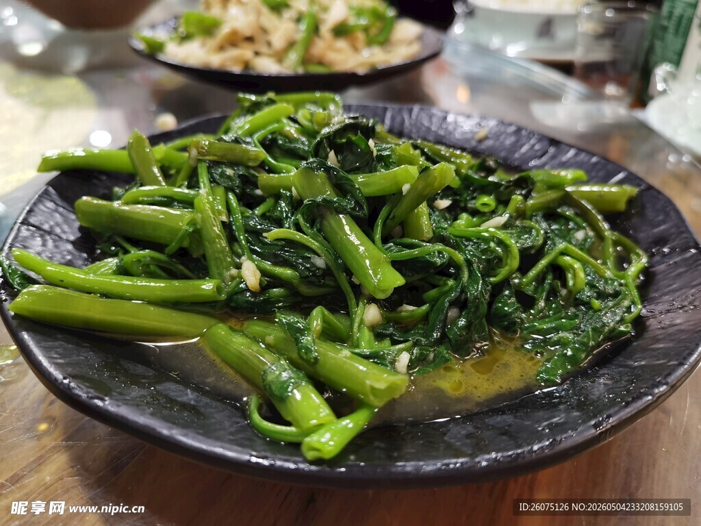 一盘鲜嫩炒空心菜