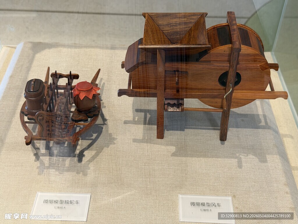 古代木质车马模型展示