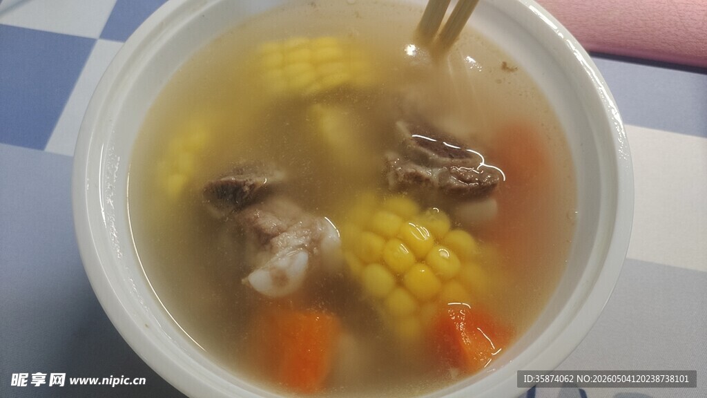 营养美味的玉米胡萝卜排骨汤