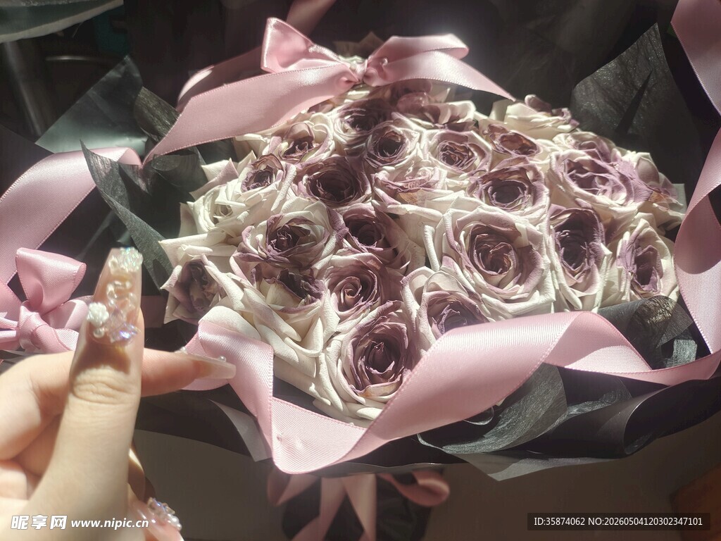 紫玫瑰花束