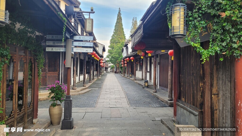 古街小巷的静谧风光
