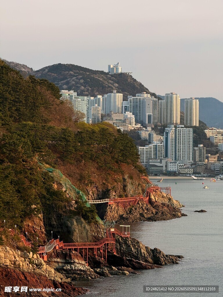海滨城市依山傍水景致