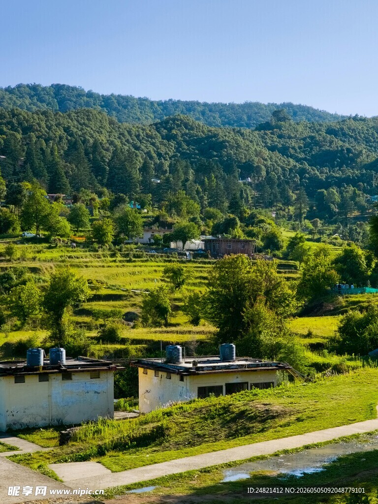 山间村落田园风光美景