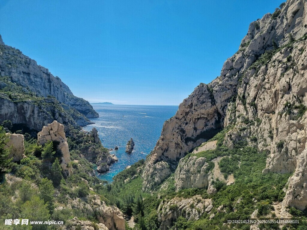 山海相依的壮丽自然景观