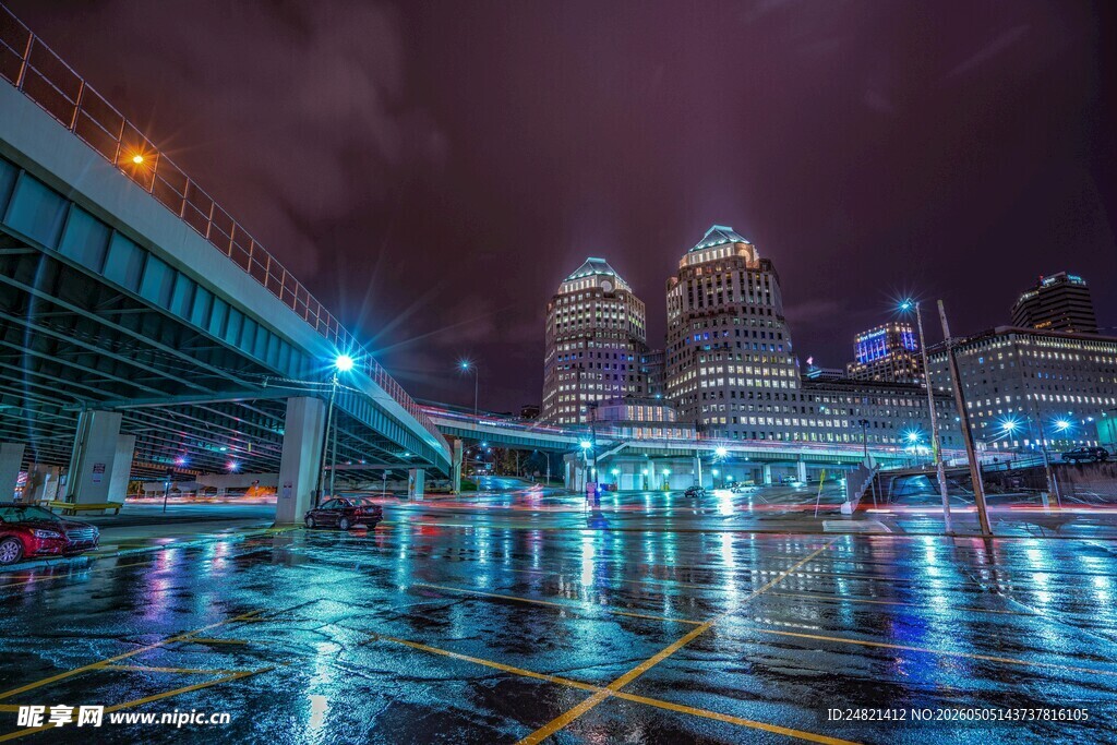 雨夜城市停车场绚丽夜景