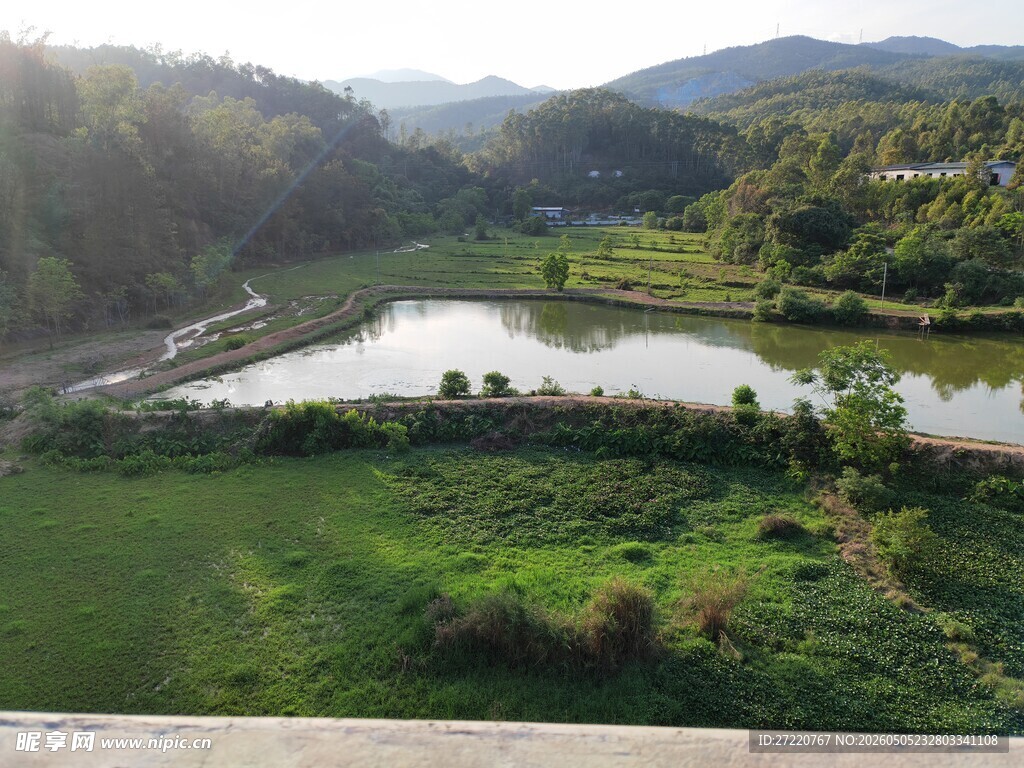 山间湖泊 自然风光秀丽