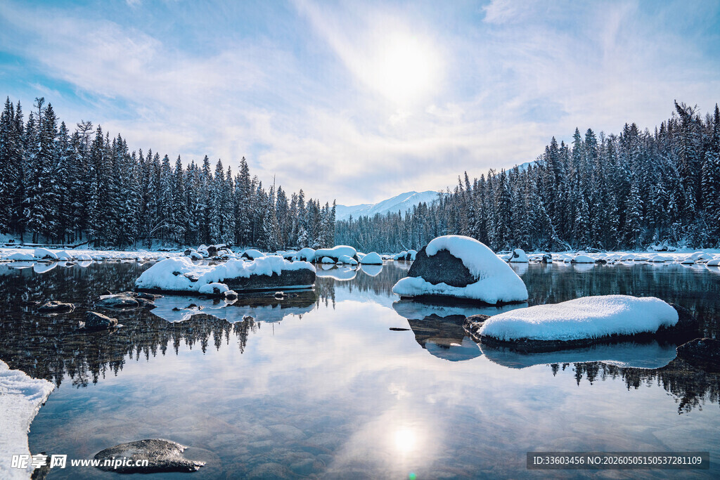 冬日静谧湖景