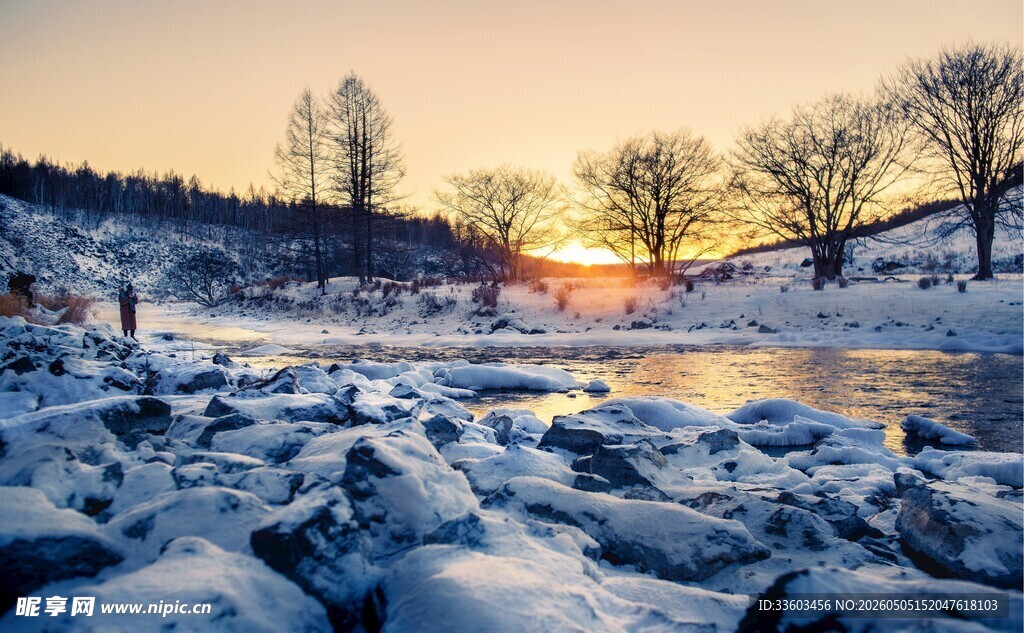 冬日河畔冰雪夕阳美景