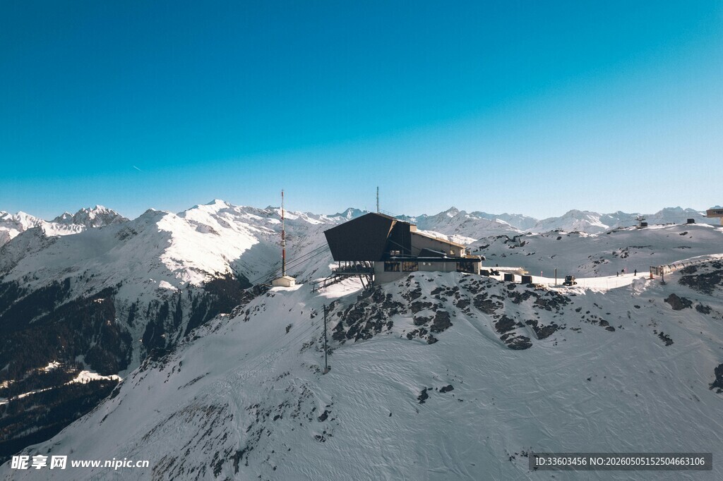 壮丽雪山景观