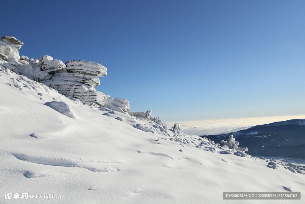 雪山壮丽景致