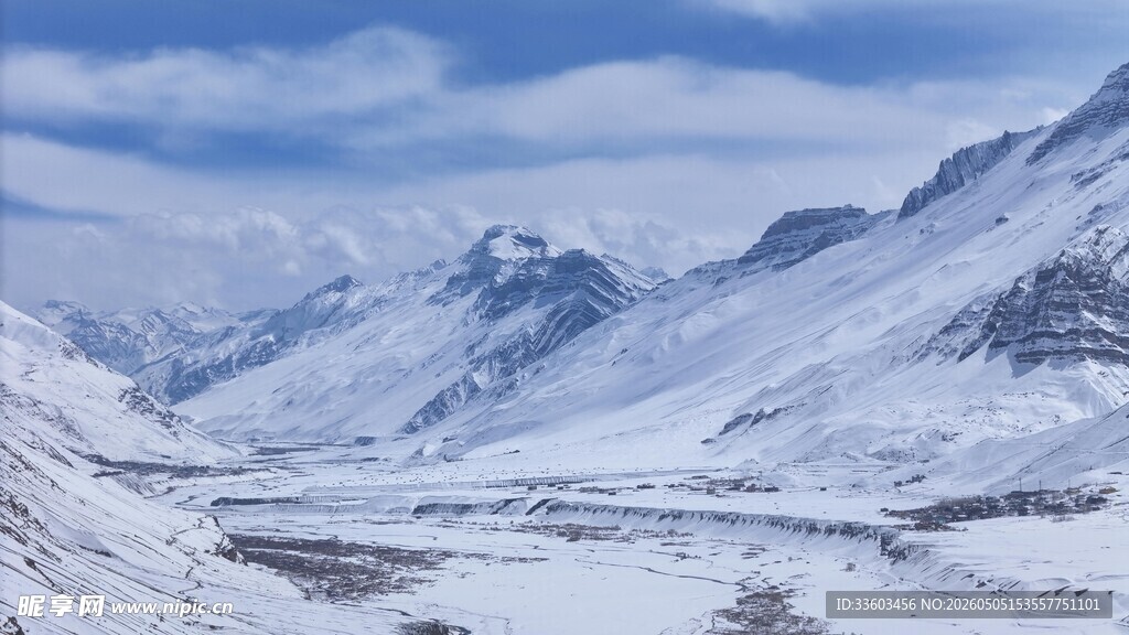 雪山壮丽风光
