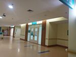 医院宽敞明亮的走廊