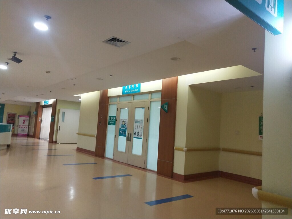 医院宽敞明亮的走廊