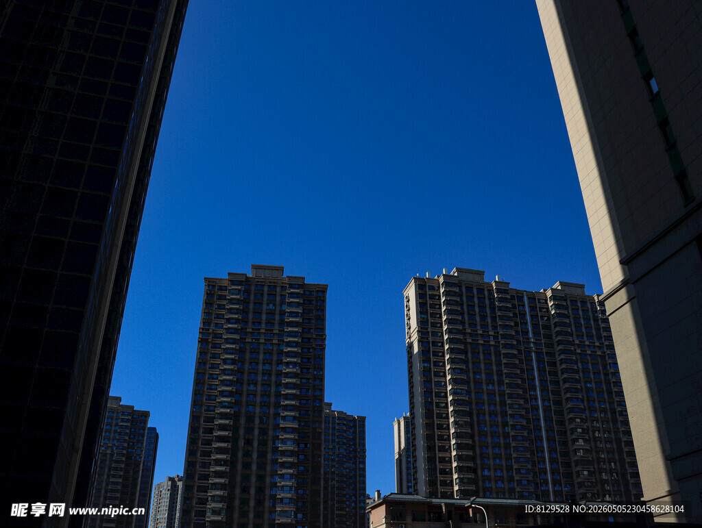 高楼林立的城市天际线