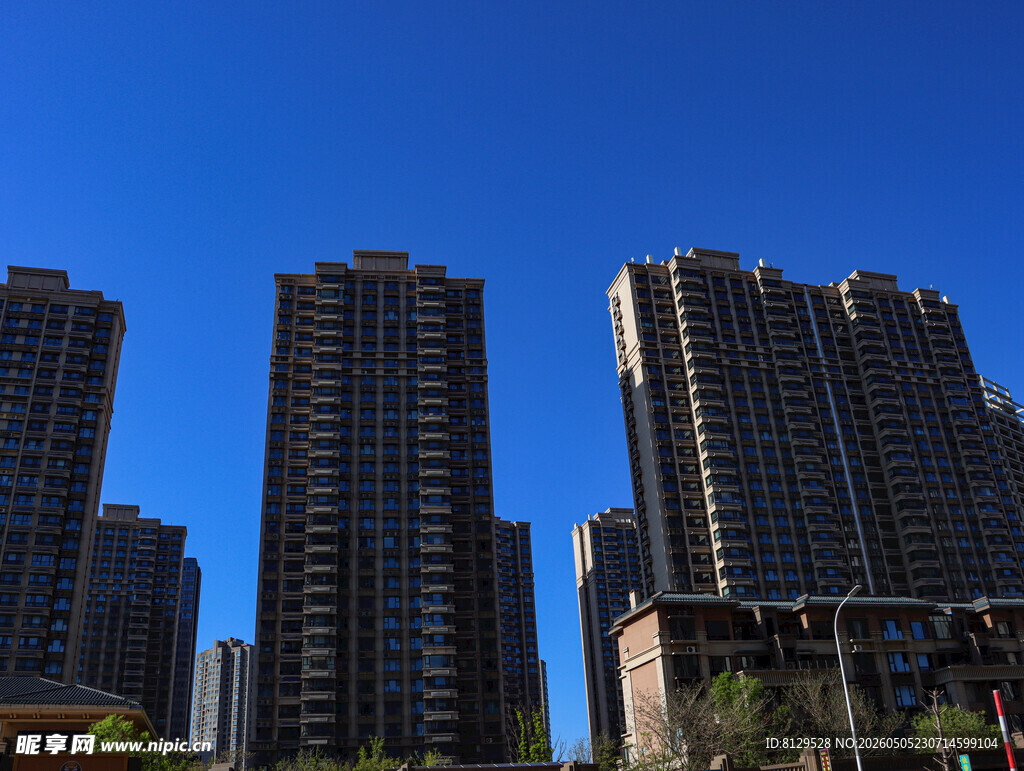 城市高楼林立的天际线