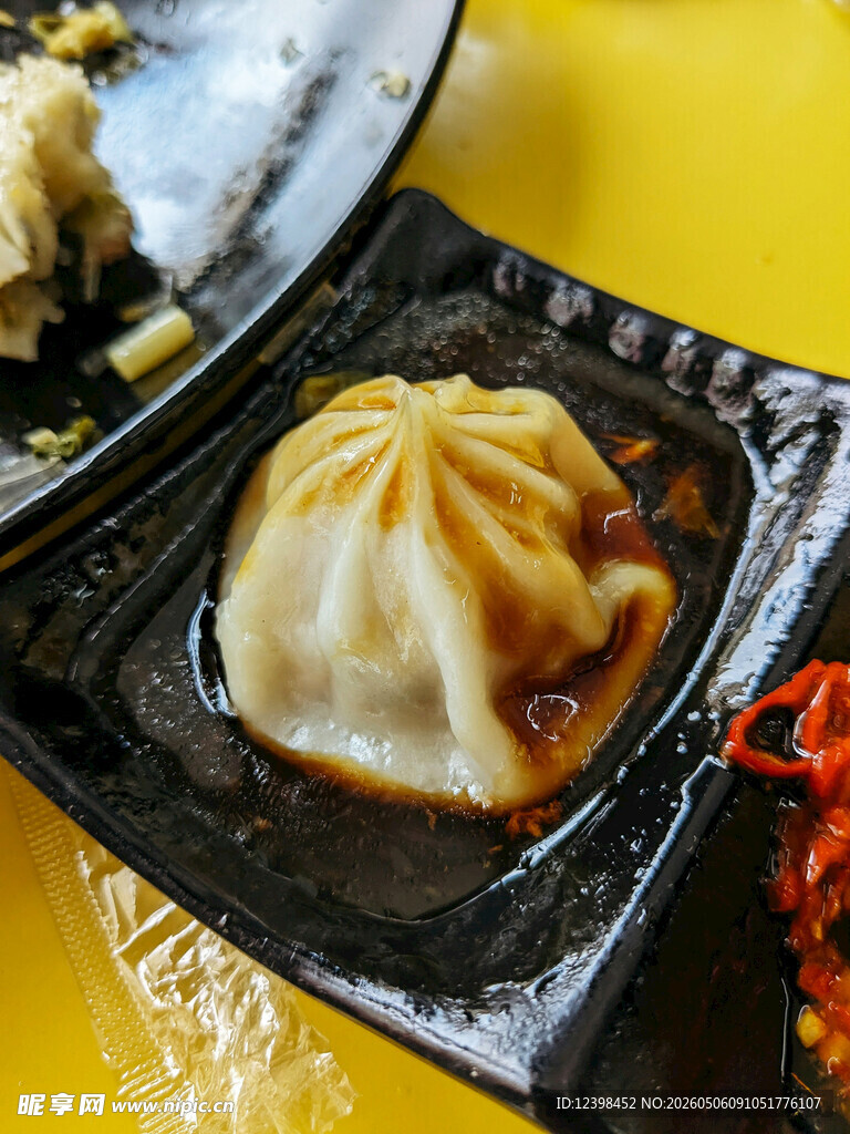 美味汤汁小笼包