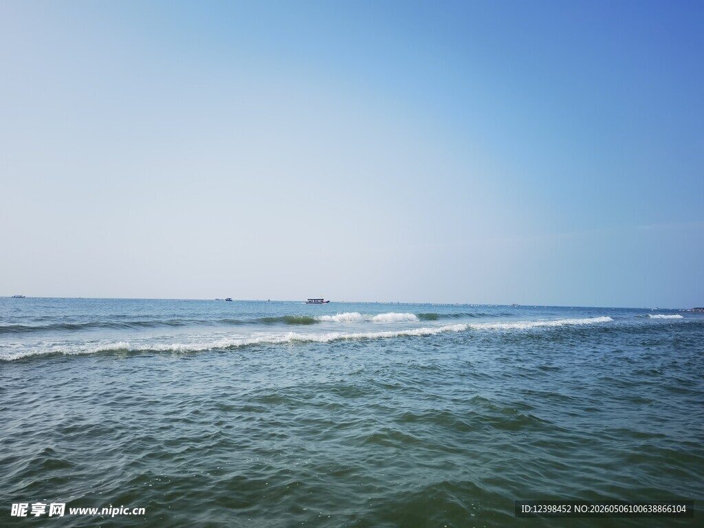 海边碧波蓝天美景