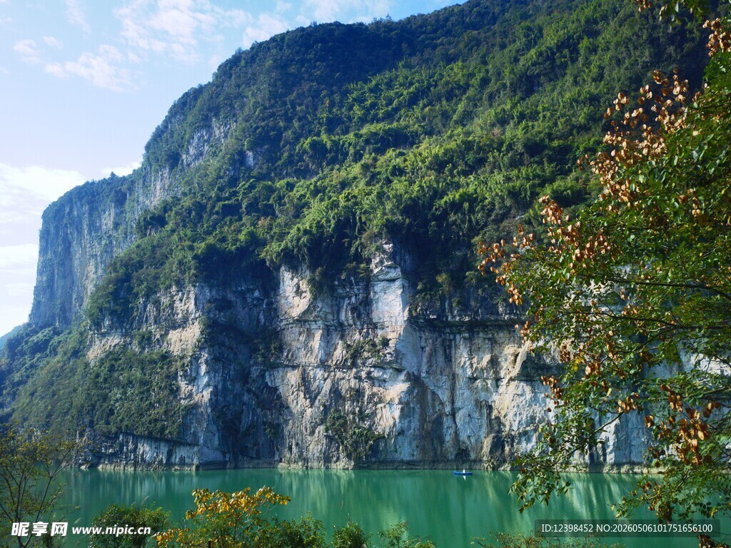 青山绿水间的秀丽风景