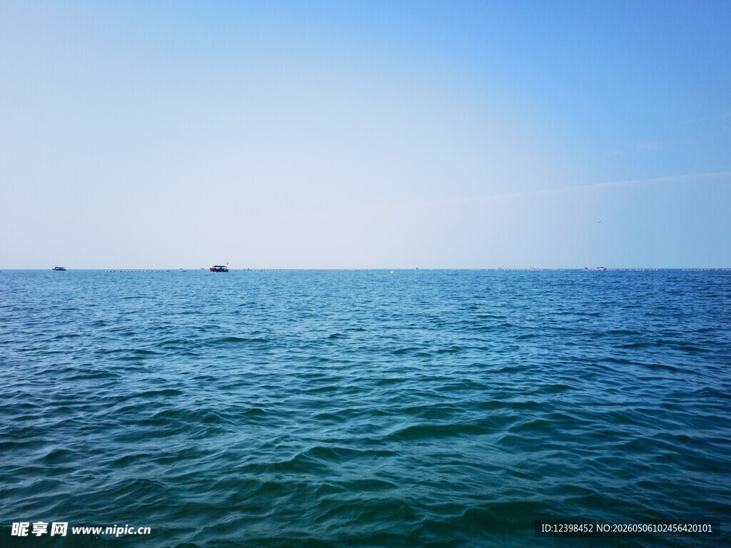 广阔蔚蓝大海远景