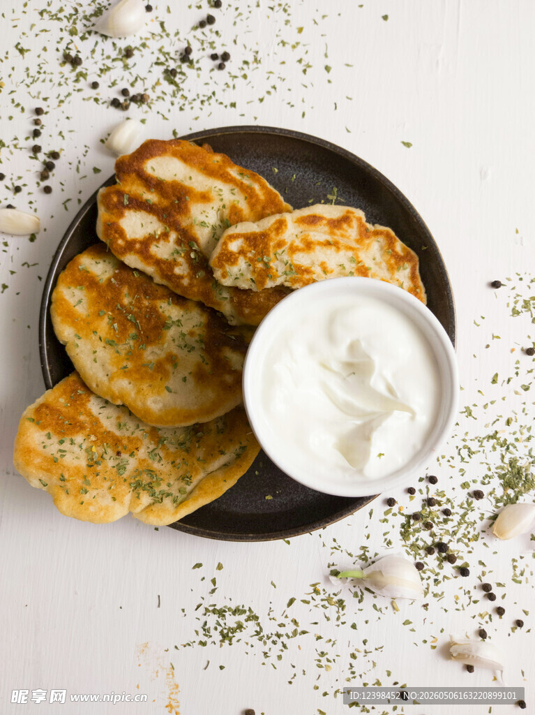 美味煎饼配蘸酱