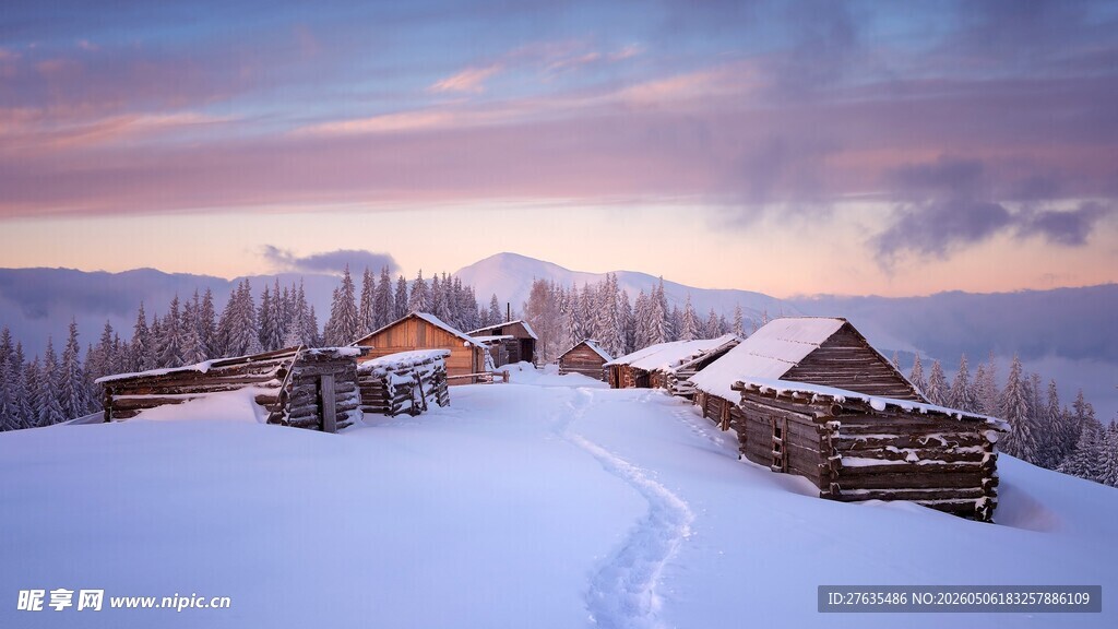 冬日雪中小镇美景