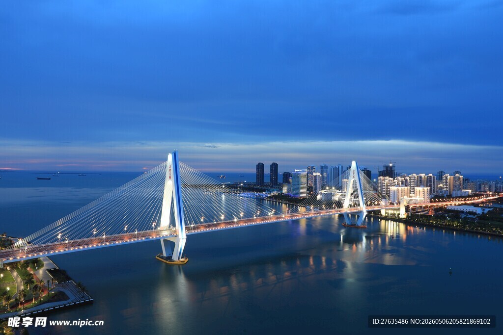 跨海大桥夜景璀璨风光