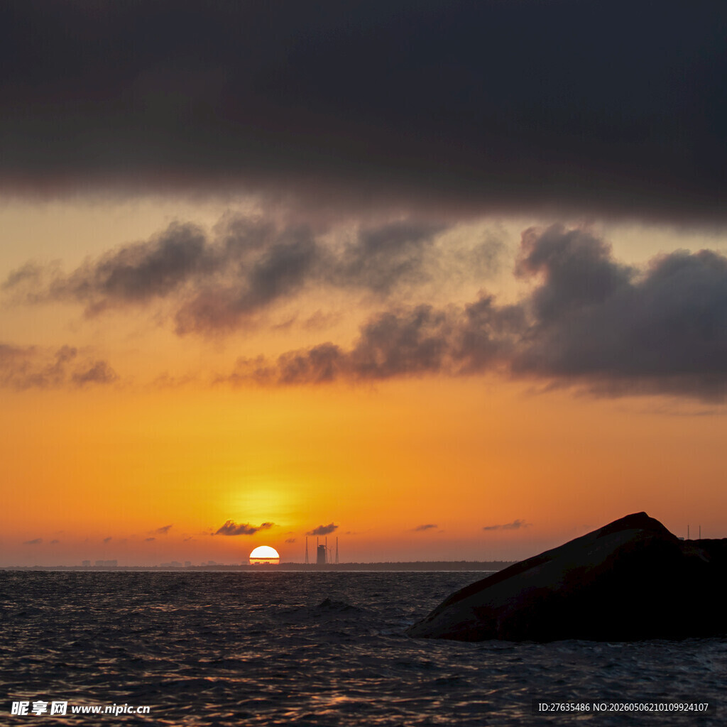 海上日落美景