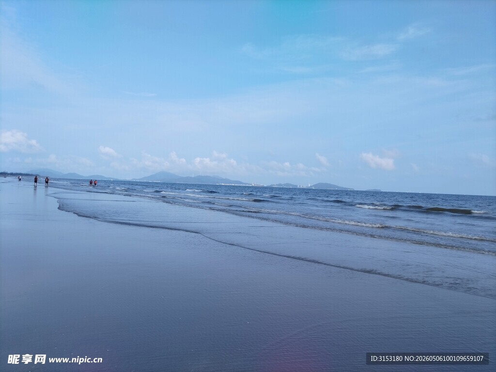 宁静海滩 海浪轻吻沙滩