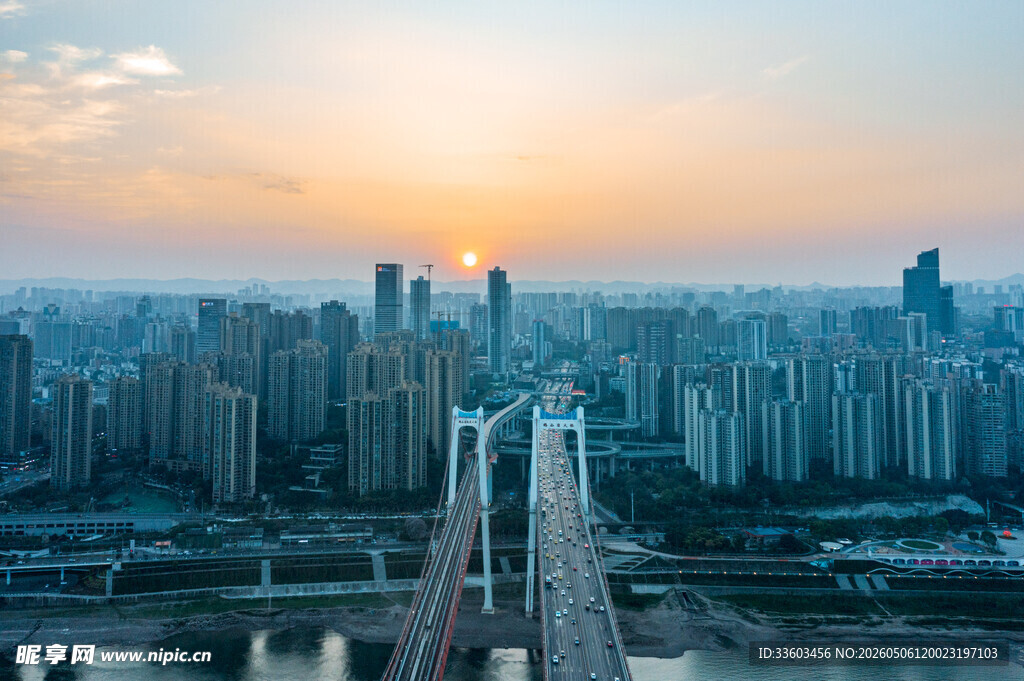 城市日落天际线壮丽景观
