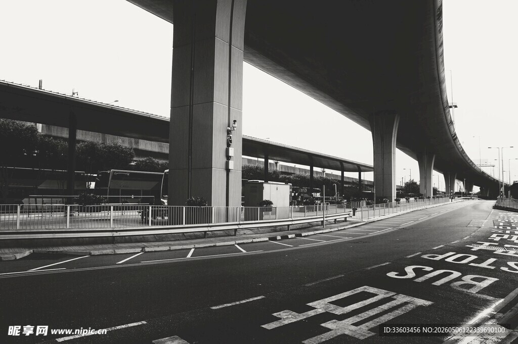 城市高架桥与道路景象