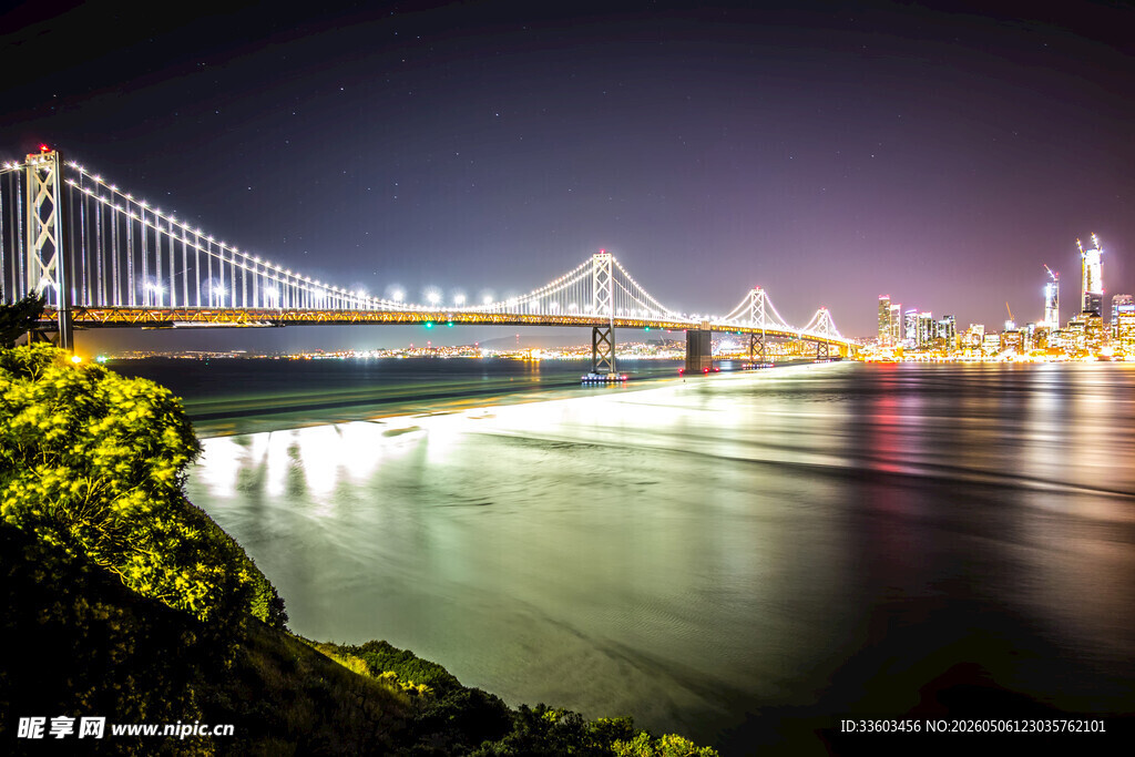 夜晚城市桥梁美丽夜景