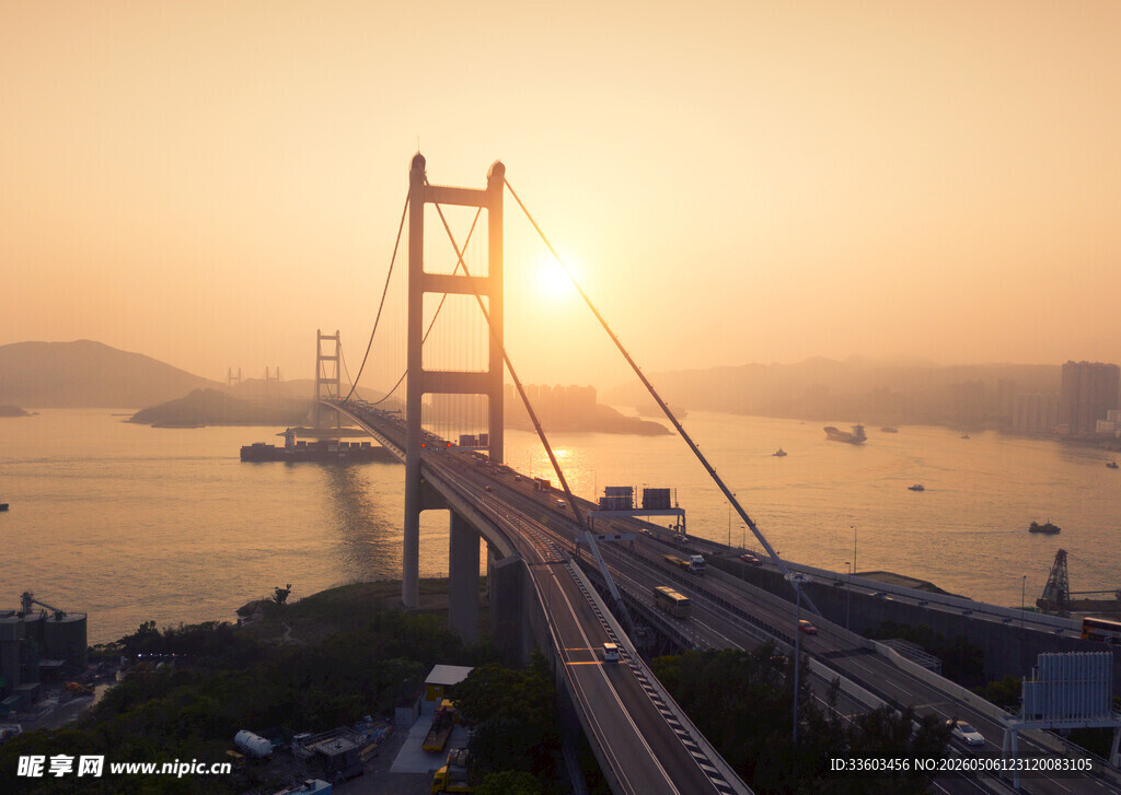 夕阳下的跨海大桥美景