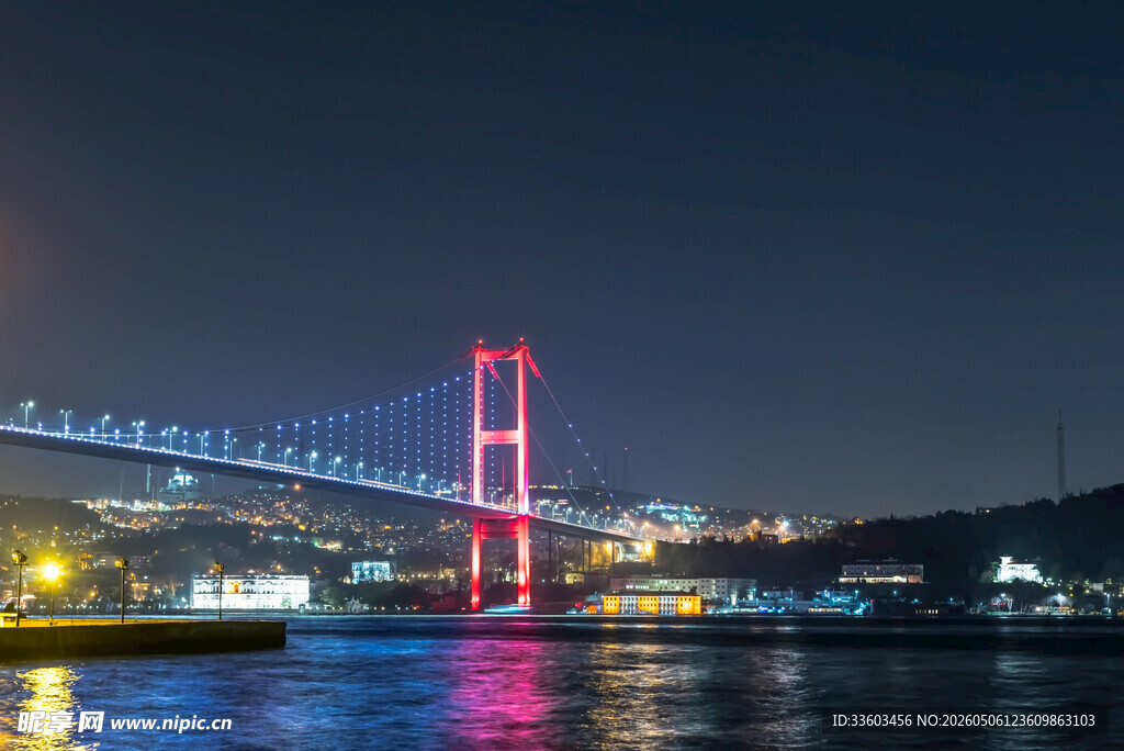 伊斯坦布尔大桥夜景