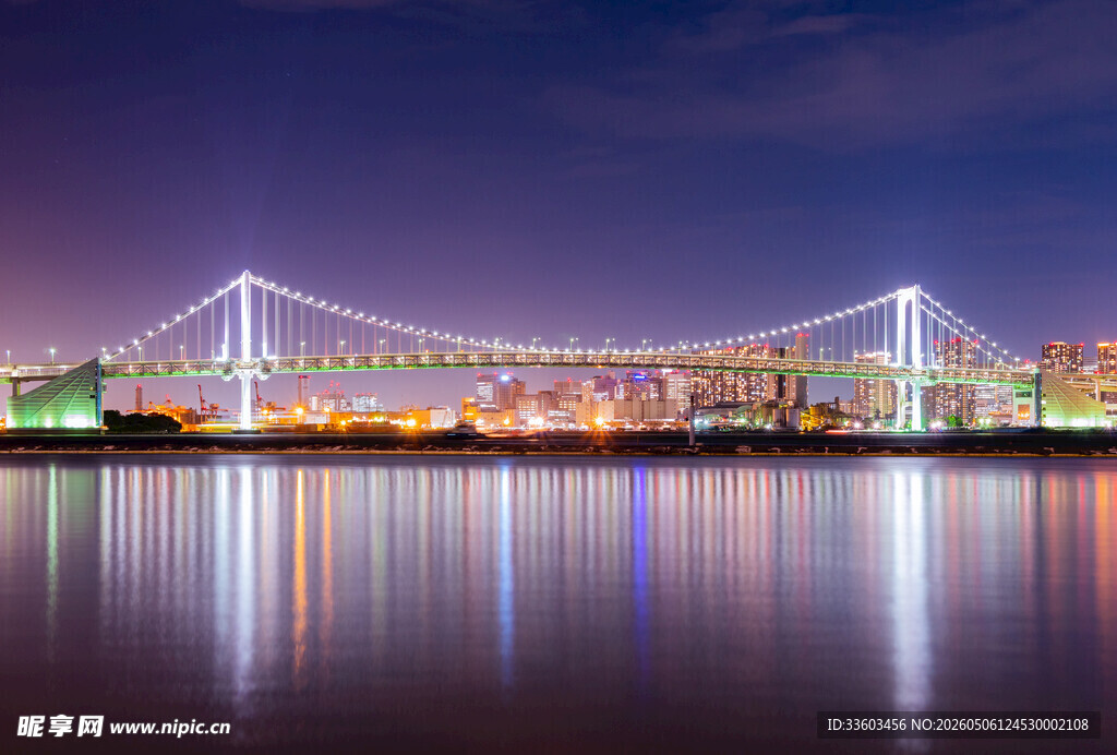 夜幕下璀璨的桥梁景观