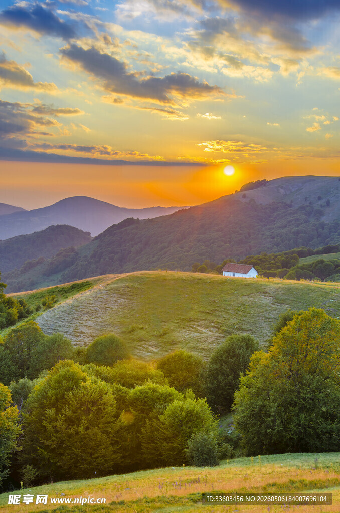 山间日落美景