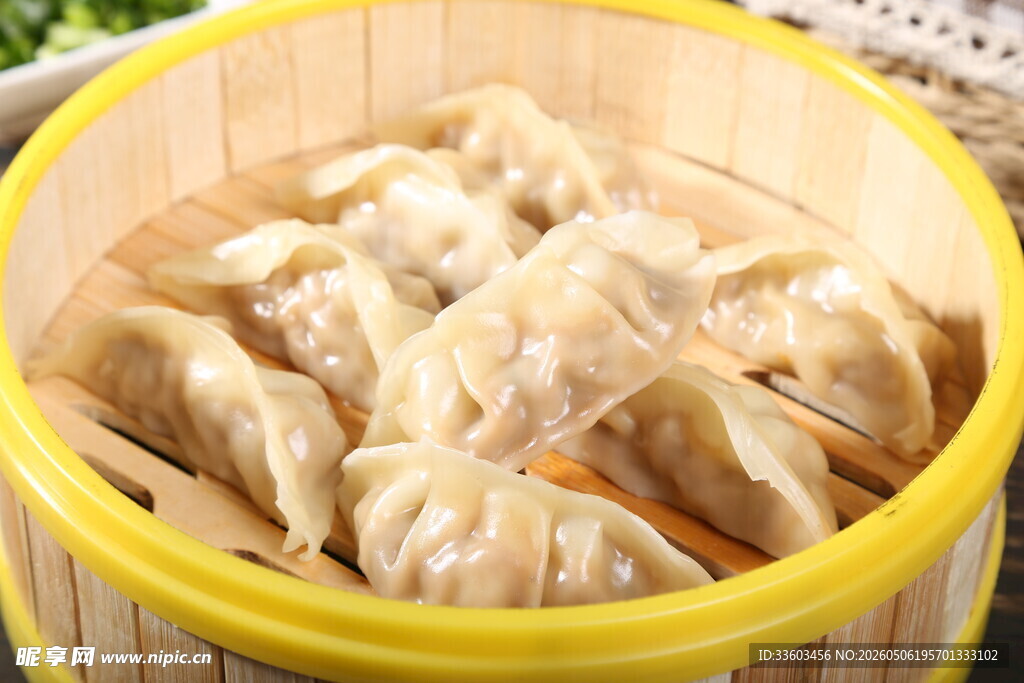 竹制蒸笼里的美味蒸饺
