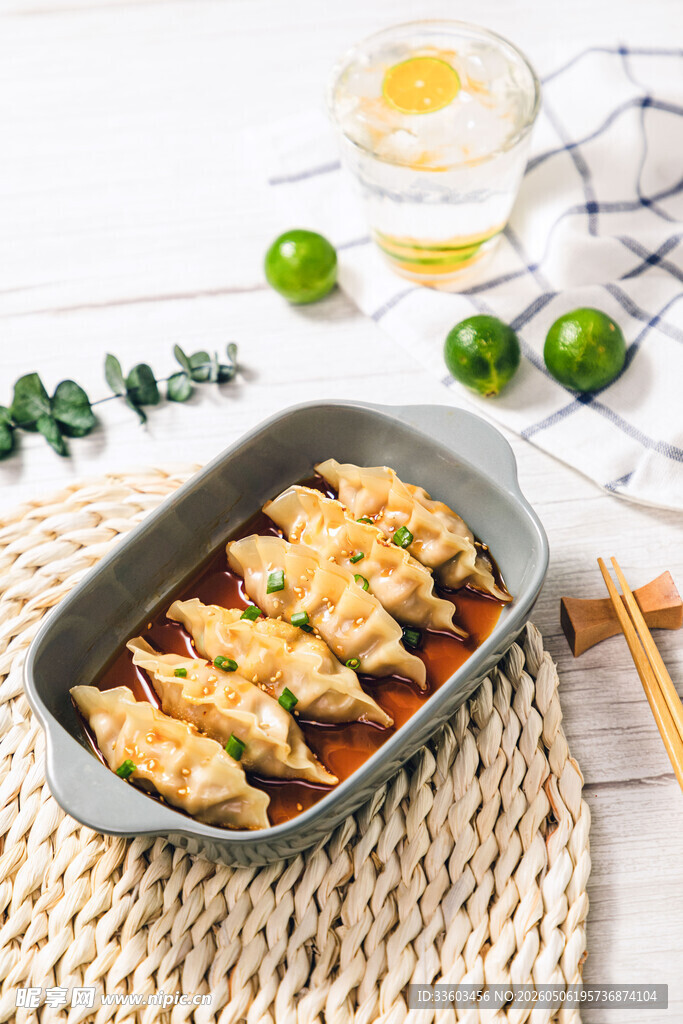 美味豆腐菜肴摆盘精致