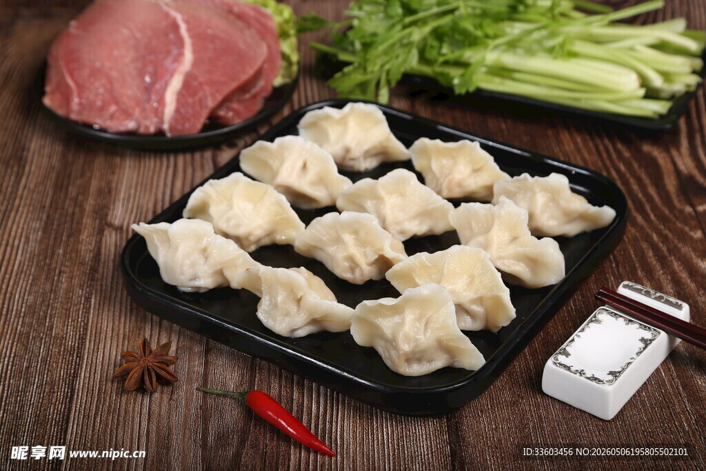 美味饺子摆盘与食材搭配