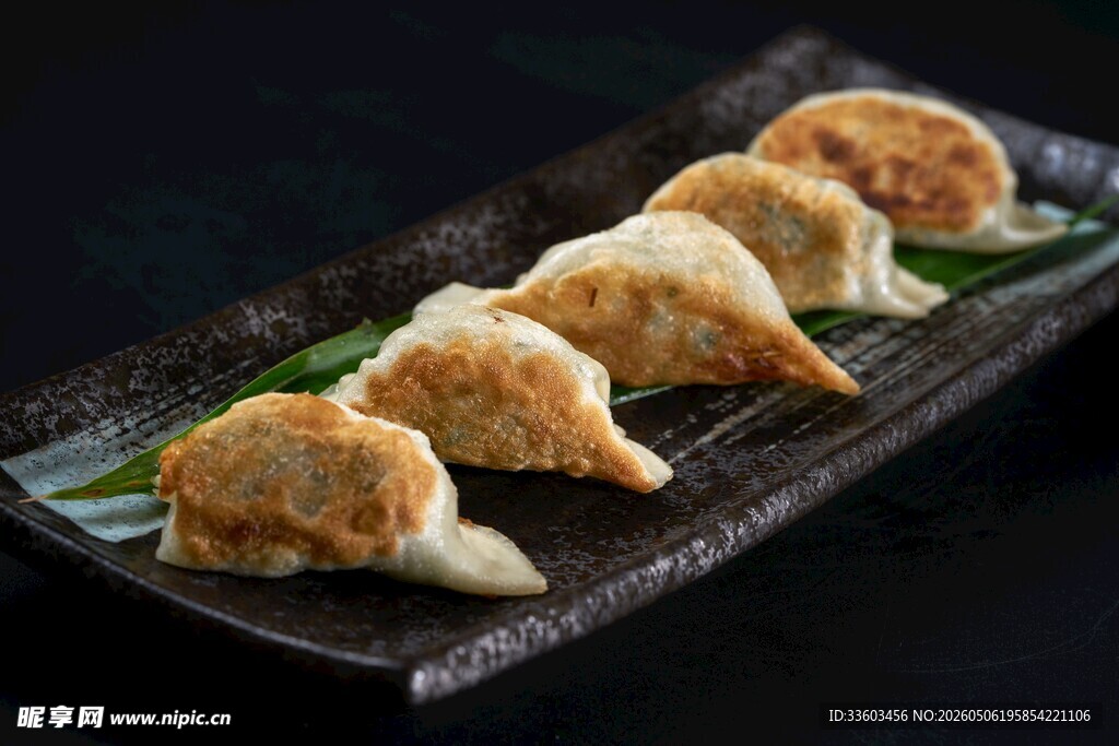 日式煎饺摆盘展示
