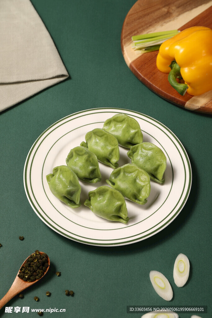 翡翠饺子摆盘