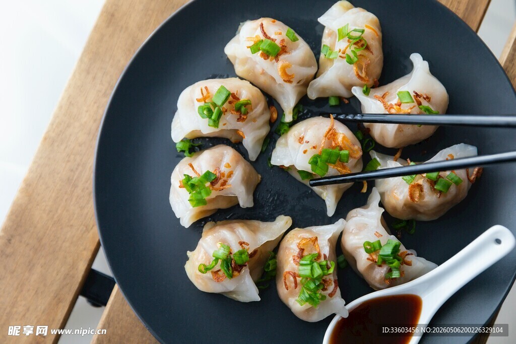 美味饺子配蘸料